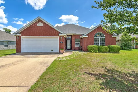 810 Harvest St, Centerton, AR 72719