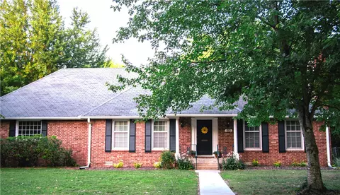 501 S 11th Pl, Rogers, AR 72756