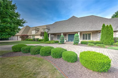 27 W Oxford Dr, Rogers, AR 72758
