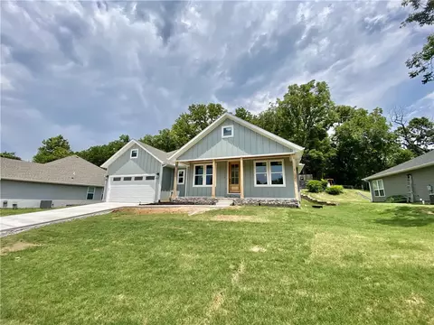 55 Overton Dr, Bella Vista, AR 72714
