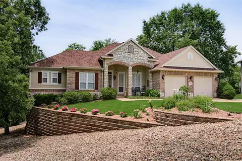 4 Country Club Cir, Bella Vista, AR 72715