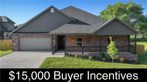 136 Ramsey St, Gentry, AR 72734
