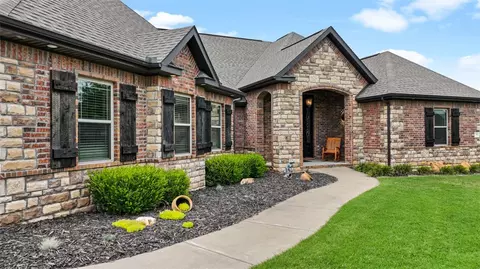 376 Eagle Ridge Dr, Farmington, AR 72730