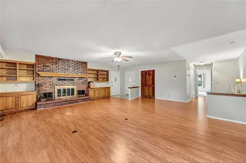 1 Lakeside Dr, Bella Vista, AR 72714