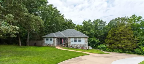3 Latshaw Ln, Bella Vista, AR 72714