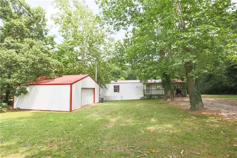 836 N Main St, Decatur, AR 72722