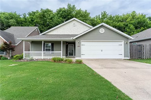 1463 Holland Dr, Fayetteville, AR 72704