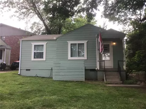 911 N Leverett Ave, Fayetteville, AR 72701