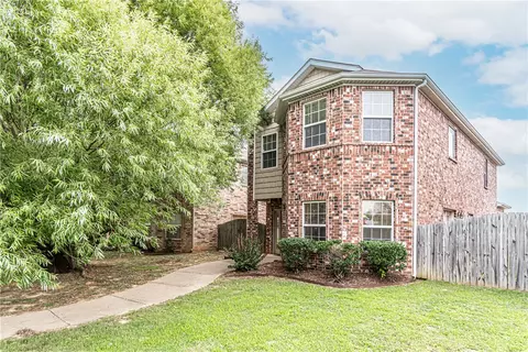 107 Carrington Ave, Lowell, AR 72745