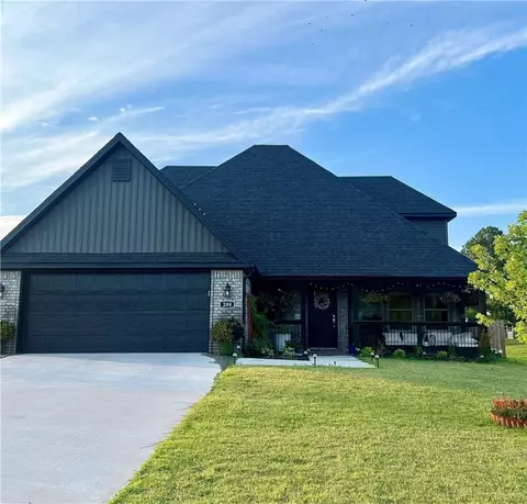 200 Ramsey St, Gentry, AR 72734