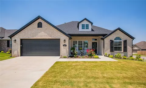 2845 Carbon Rd, Fayetteville, AR 72701