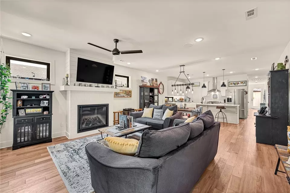  510 SE D St, Bentonville, AR 72712 photo 9