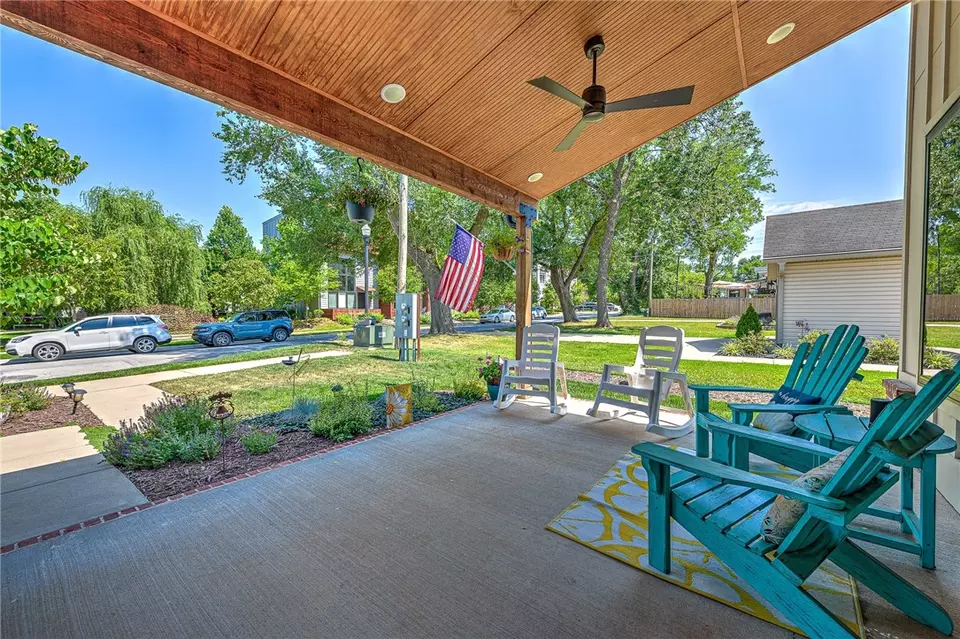  510 SE D St, Bentonville, AR 72712 photo 3