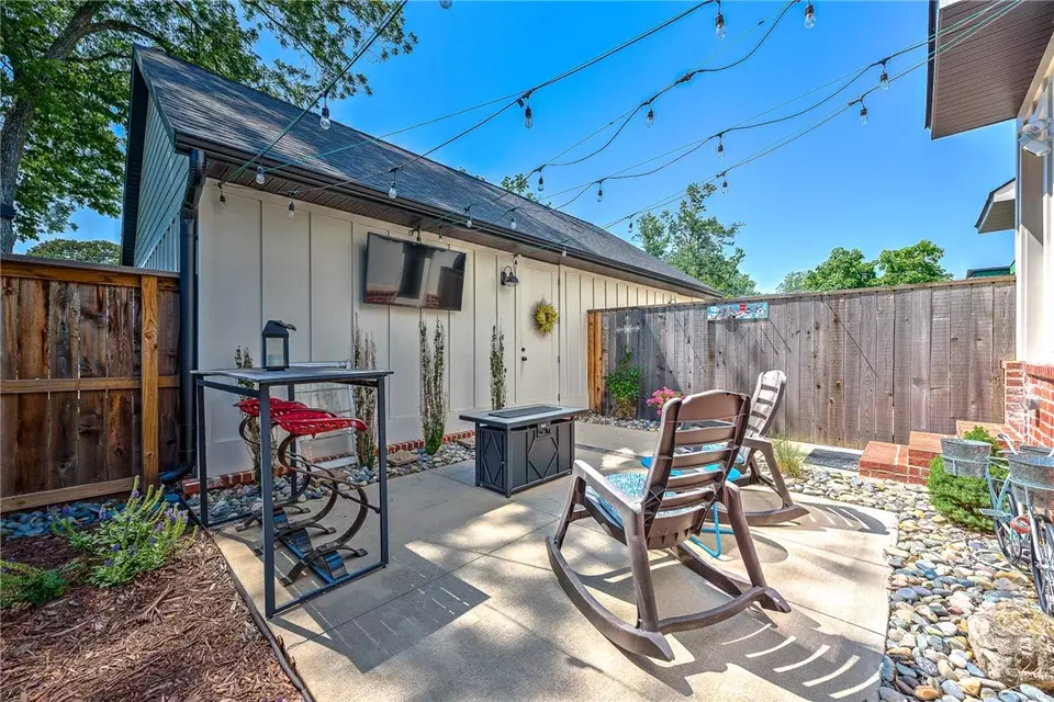  510 SE D St, Bentonville, AR 72712 photo 5