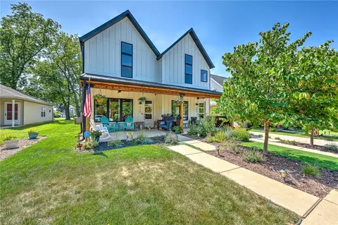 510 SE D St, Bentonville, AR 72712