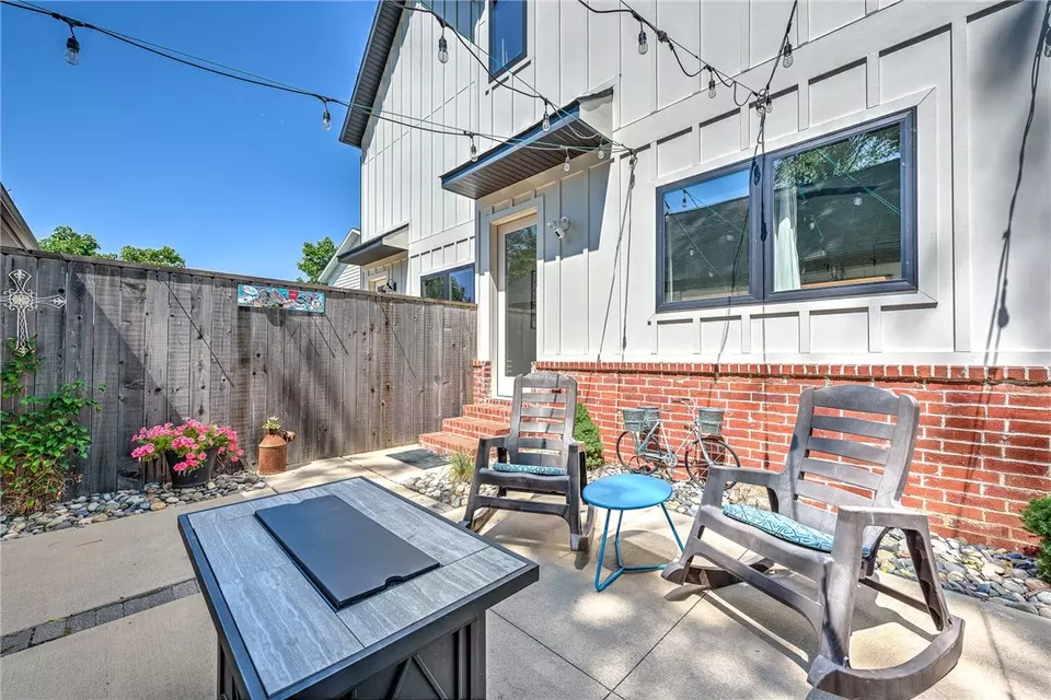  510 SE D St, Bentonville, AR 72712 photo 4