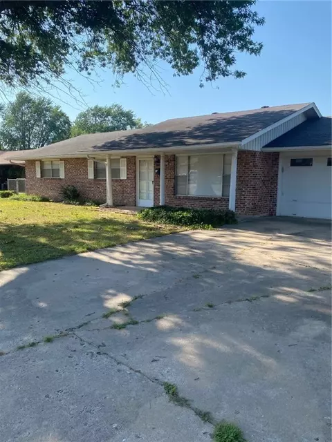 2004 Monticello Ave, Springdale, AR 72762