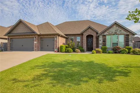 803 Bellmara Cir, Cave Springs, AR 72718