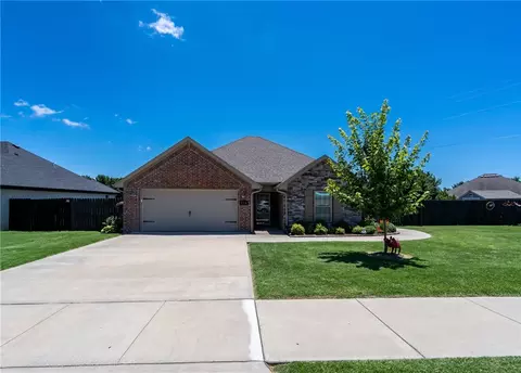 724 Roselawn St, Siloam Springs, AR 72761
