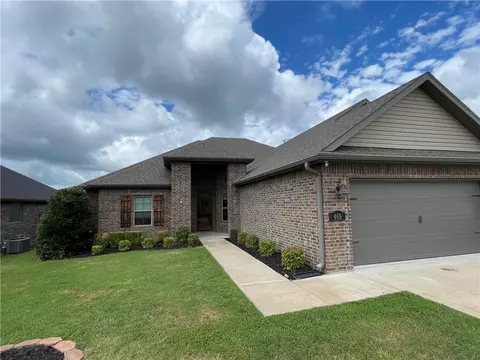469 Reeds Bridge Dr, Fayetteville, AR 72704