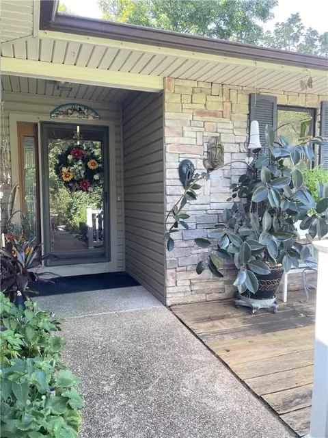 10 Woodview Ln, Holiday Island, AR 72631