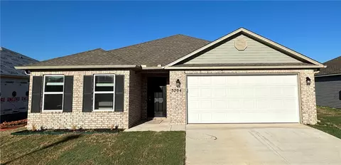 3704 S 2nd Pl, Rogers, AR 72758