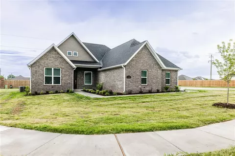 962 Pergola Ave, Tontitown, AR 72762