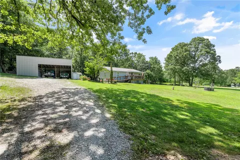 10857 Friendly Rd, Fayetteville, AR 72701