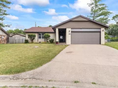 1613 S 17th St, Rogers, AR 72758
