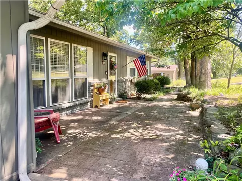 2024 N Austin Dr, Fayetteville, AR 72703