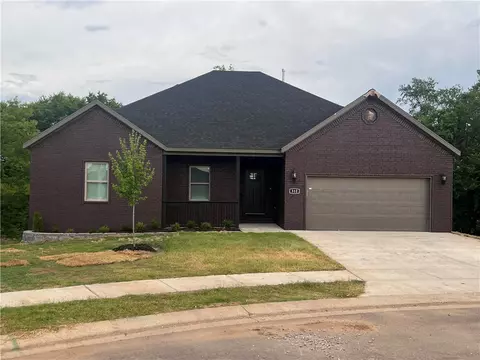 512 Ryder St, Gentry, AR 72734
