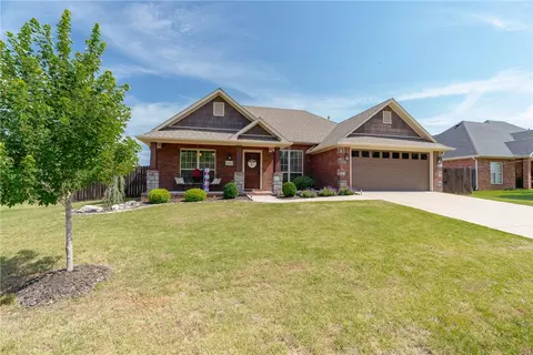 1670 Cavalry Ln, Prairie Grove, AR 72753