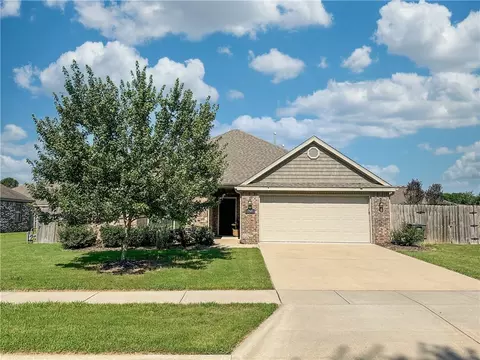3926 W Brightwater Pl, Fayetteville, AR 72704