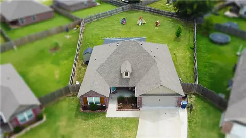 2212 Champions Ct, Siloam Springs, AR 72761