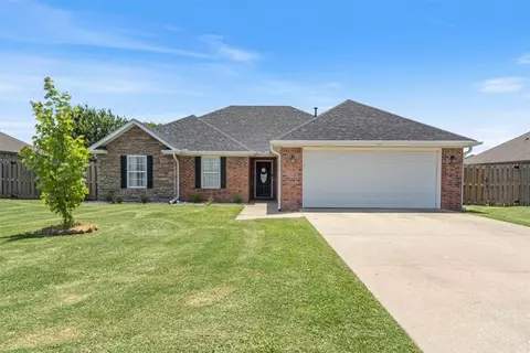 1225 Humphrey St, Pea Ridge, AR 72751