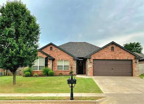 6014 S 38th St, Rogers, AR 72758