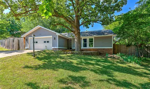 1606 E Terry Dr, Fayetteville, AR 72703