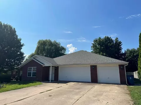 3807 SW Surrey Ave, Bentonville, AR 72712