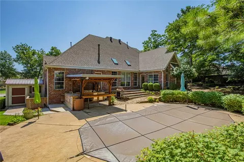 2101 NW Harvard Walk, Bentonville, AR 72712