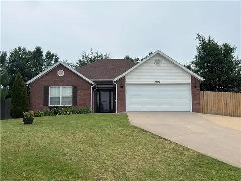 802 Henrietta Pl, Lowell, AR 72745