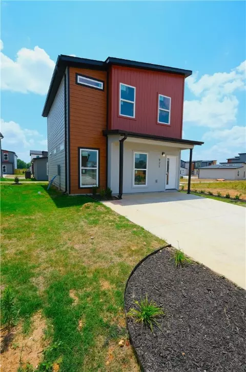 921 Boardwalk Ave, Centerton, AR 72719