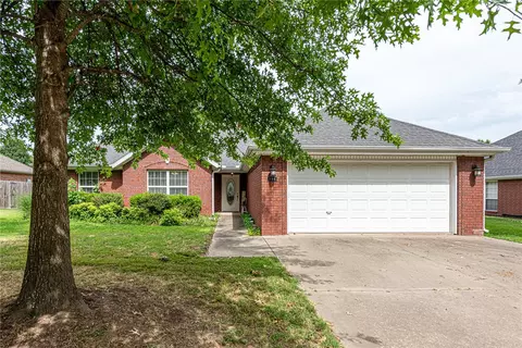 896 N Blazing Star Dr, Fayetteville, AR 72704