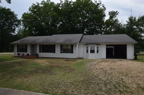 110 S 3rd St, Stilwell, OK 74960