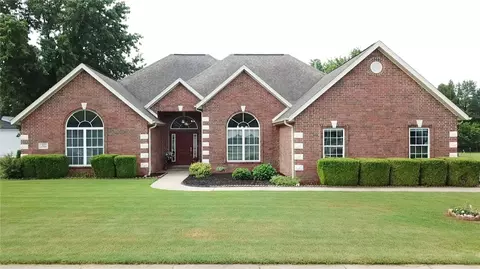 6627 W Silverthorne Rd, Fayetteville, AR 72704