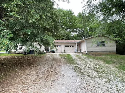 149 153 E Ruth St, Farmington, AR 72730