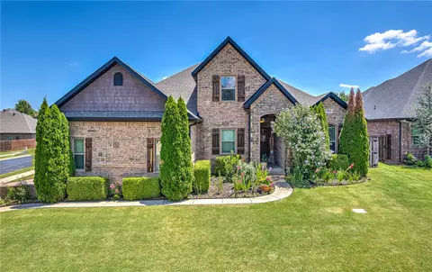 1804 Steinbeck Dr, Bentonville, AR 72712