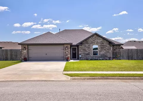 1651 Whirlaway Ln, Prairie Grove, AR 72753