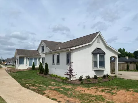 2720 S Dixieland Rd, Rogers, AR 72758