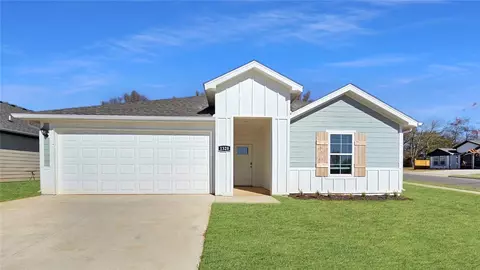 1328 Bates St, Gentry, AR 72734