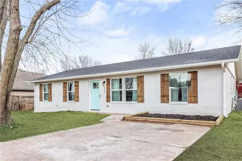 214 NW L St, Bentonville, AR 72712